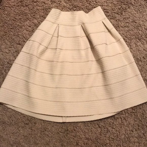 Bebe tan Roxanne textured skirt NWT - Picture 2 of 4